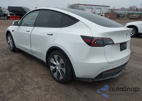2022 Tesla Model Y Long Range Dual Motor All-Wheel Drive z USA, uszkodzony, nr VIN 7SAYGAEE9NF507600